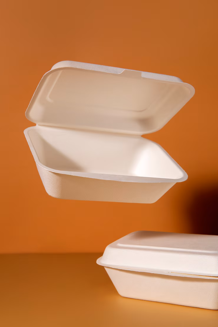 علب ورق وبلاستيك